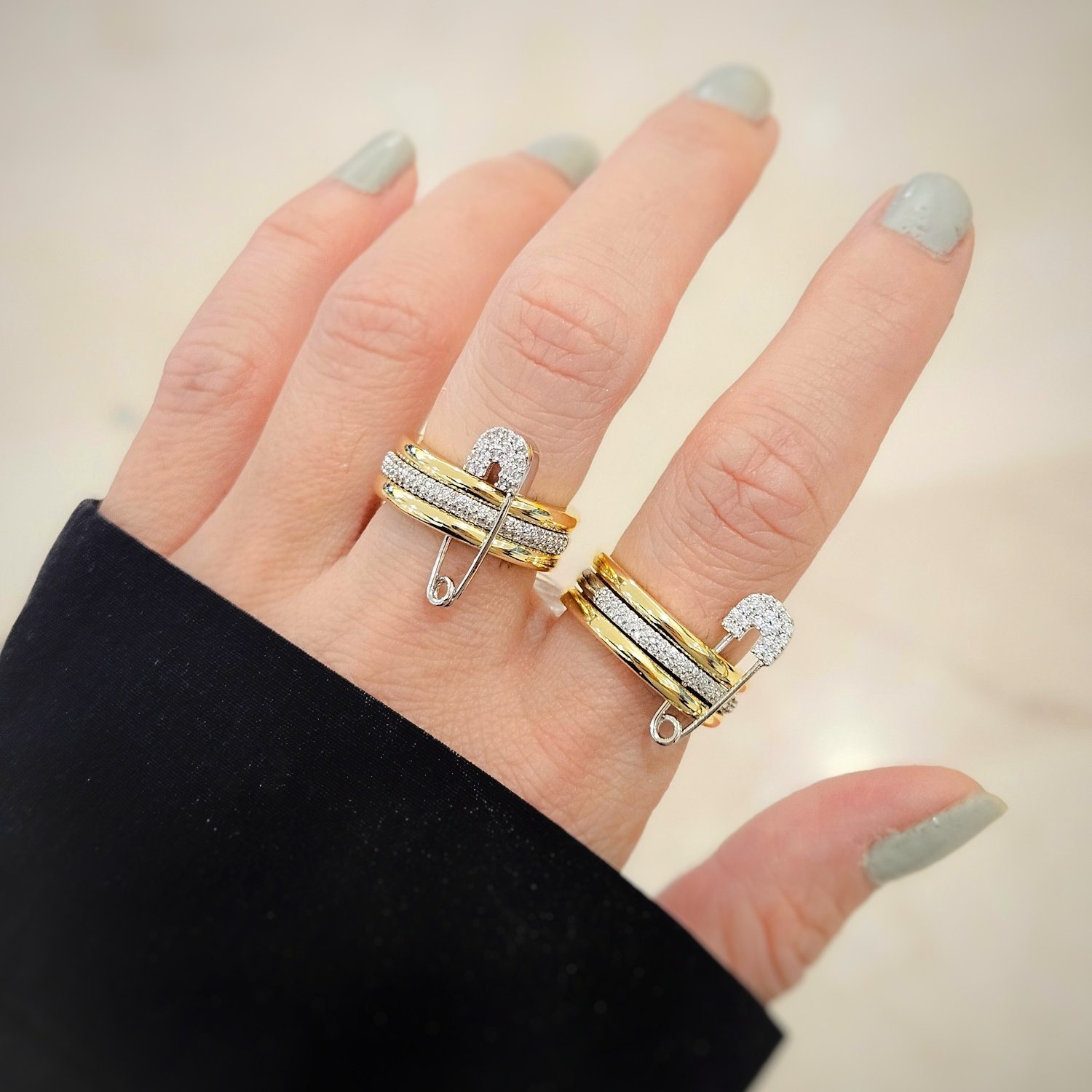 Çengel Detaylı 3'lü Spinelli Yüzük