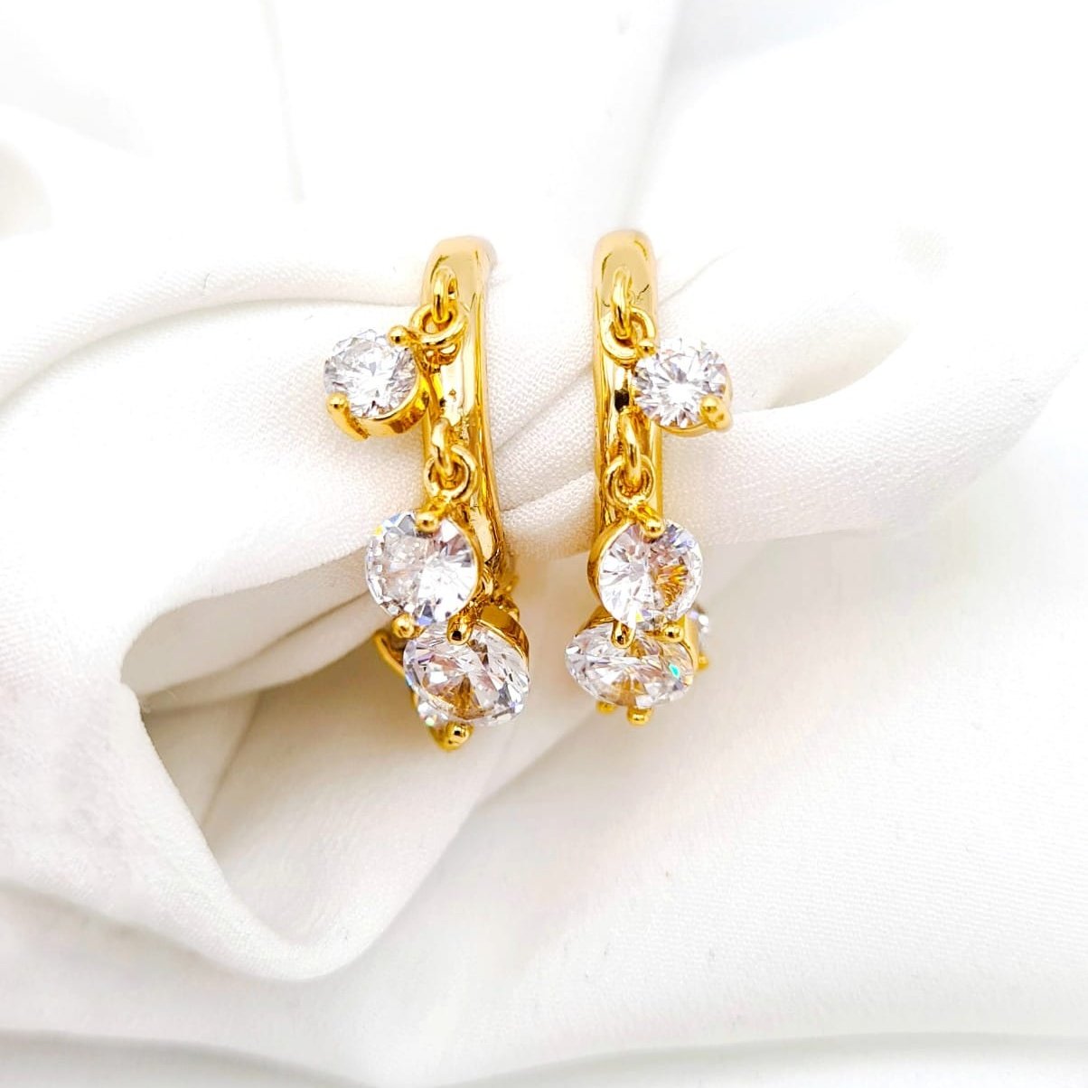 Özel Seri Zirkon Taş Gold Shakira Küpe