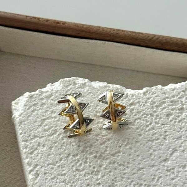 Özel Seri Üçgen Çivi Baget Taşlı Model Halka Küpe