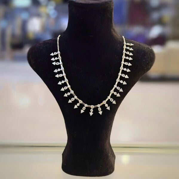 Özel Seri Üçgen Baget Taşlı Sallantılı Tasarım Kolye