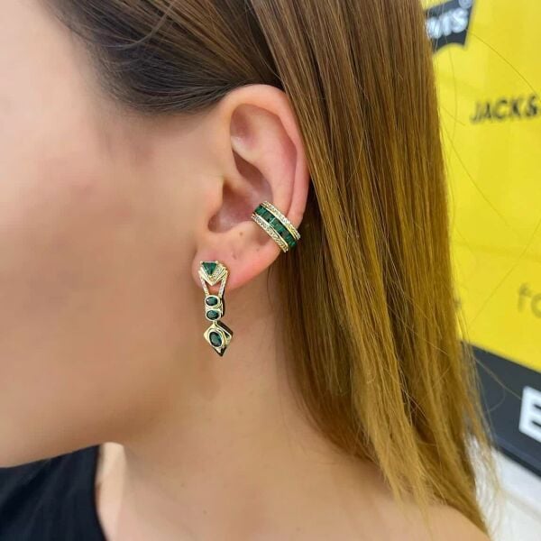 Yeşil Taşlı Tasarım Marka Model Kıkırdaklı Küpe Seti