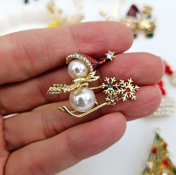 Kayak Yapan Kardan Adam Broş