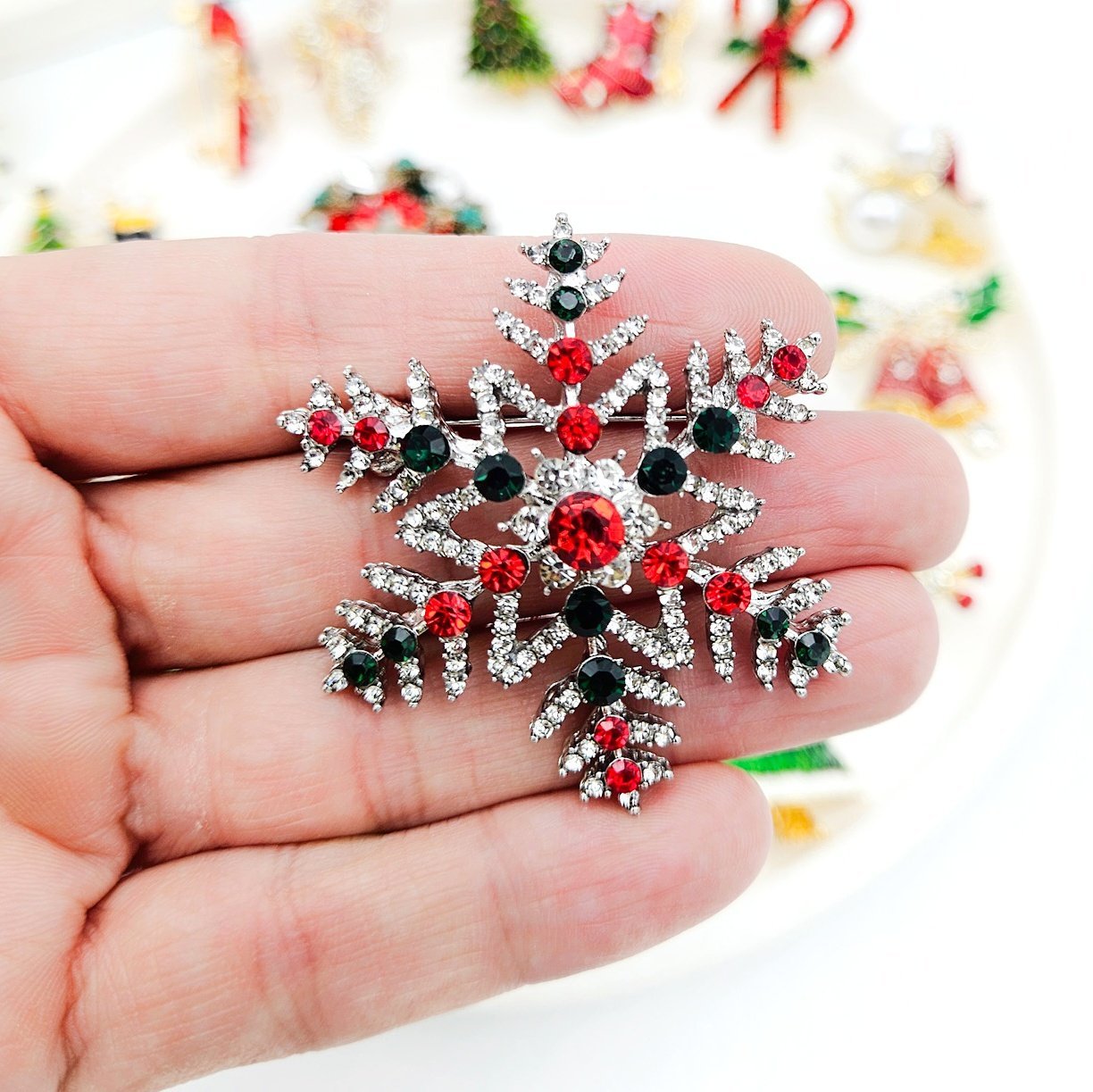 Renkli Kristal Taşlı Kar Tanesi Broş