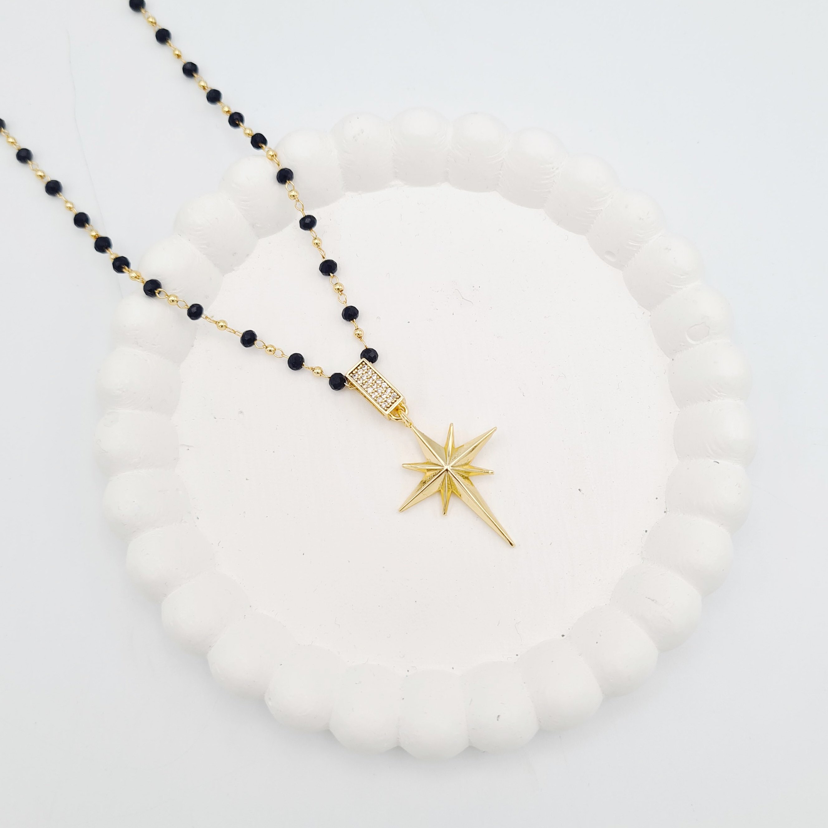 Kutup Yıldızı Boncukları Aralıklı Siyah Kolye