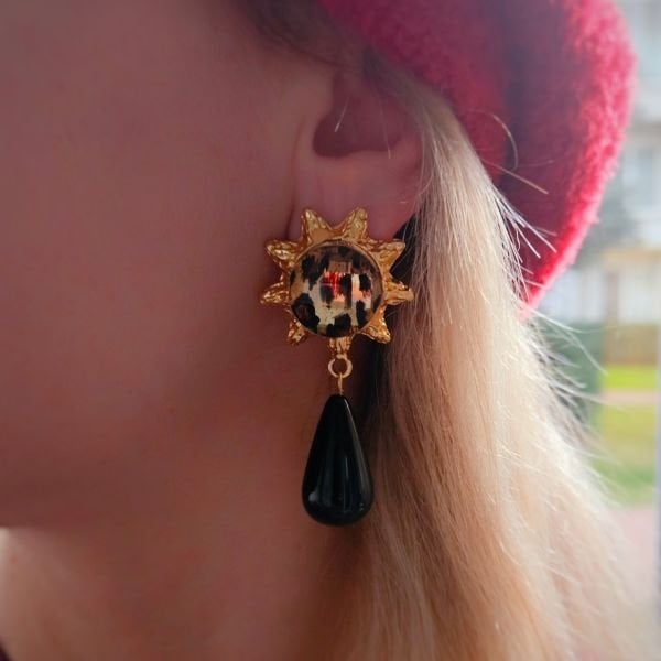 Siyah Boncuklu Güneş Figür Küpe