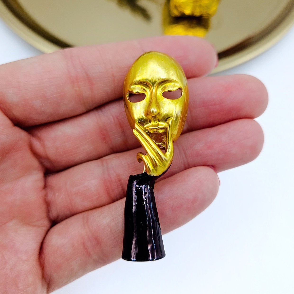 Düşünen Maske Broş
